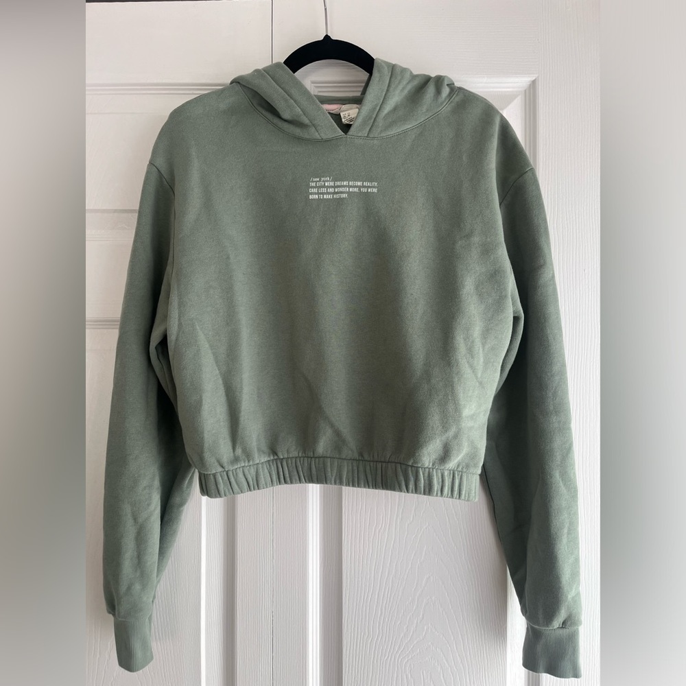 SALE❗️$5-$7-$9❗️H&M Crop Hoodie - Green - Size L